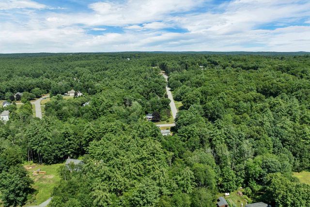 9 Bunker Hill Drive, Londonderry, NH 03053