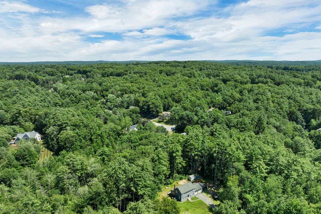 9 Bunker Hill Drive, Londonderry, NH 03053