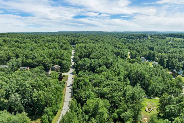 9 Bunker Hill Drive, Londonderry, NH 03053
