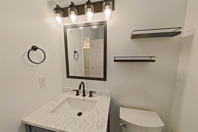 9 Bunker Hill Drive, Londonderry, NH 03053