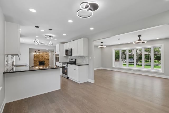 1208 Elizabeth Avenue, Naperville, IL 60540