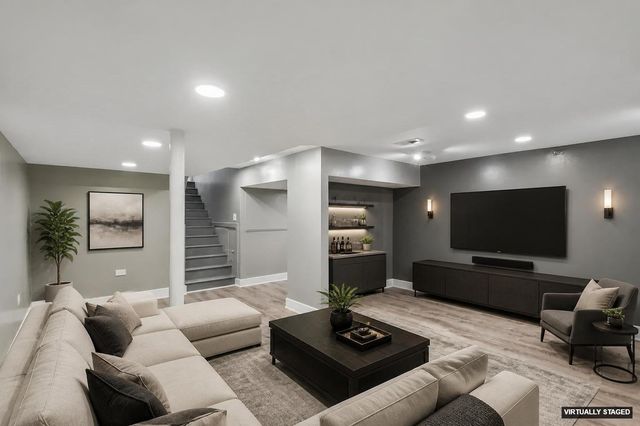 1208 Elizabeth Avenue, Naperville, IL 60540
