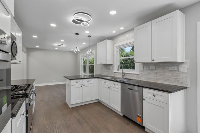 1208 Elizabeth Avenue, Naperville, IL 60540