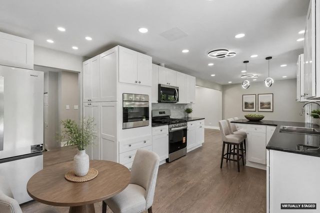 1208 Elizabeth Avenue, Naperville, IL 60540