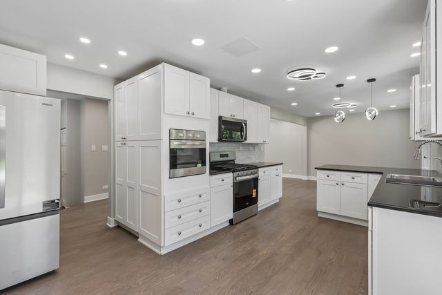 1208 Elizabeth Avenue, Naperville, IL 60540