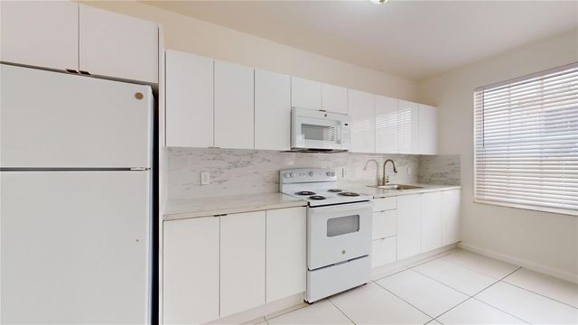 828 Pennsylvania Avenue, Miami Beach, FL 33139