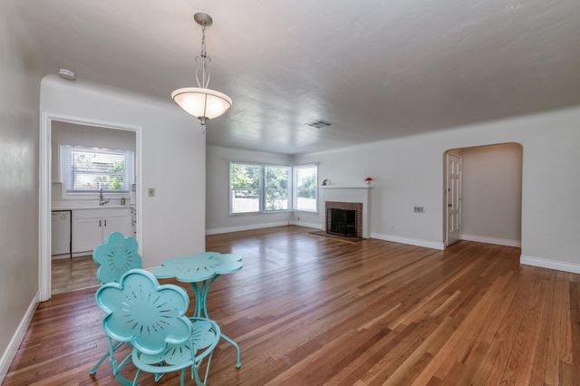 65 E Dayton Avenue, Fresno, CA 93704