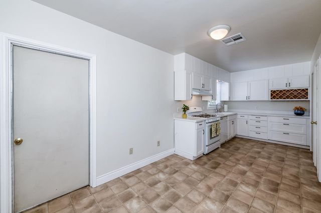 65 E Dayton Avenue, Fresno, CA 93704