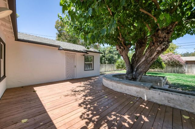 65 E Dayton Avenue, Fresno, CA 93704