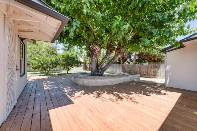 65 E Dayton Avenue, Fresno, CA 93704