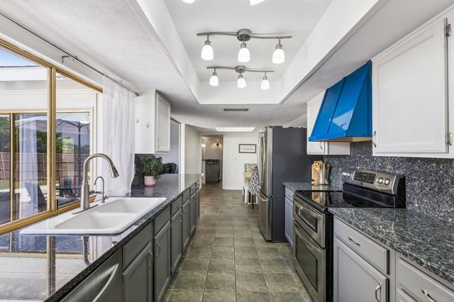 1833 Woodbury, Carrollton, TX 75007