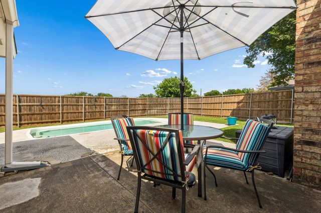 1833 Woodbury, Carrollton, TX 75007