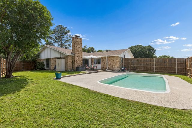 1833 Woodbury, Carrollton, TX 75007