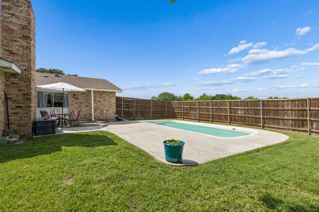 1833 Woodbury, Carrollton, TX 75007