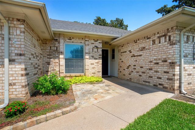 1000 Forest Trail Court, Euless, TX 76039