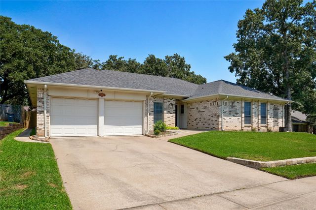 1000 Forest Trail Court, Euless, TX 76039