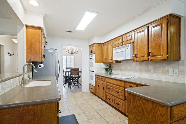 1000 Forest Trail Court, Euless, TX 76039