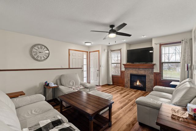 5949 NW 50th Street, Johnston, IA 50131