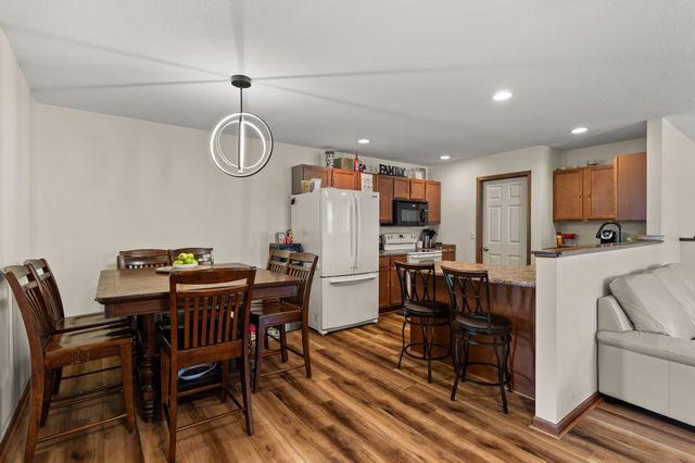 5949 NW 50th Street, Johnston, IA 50131