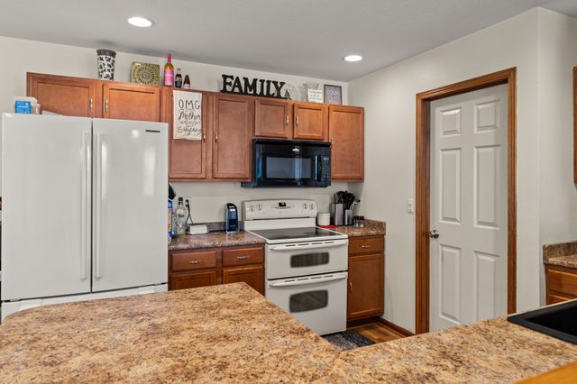 5949 NW 50th Street, Johnston, IA 50131