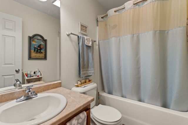 5949 NW 50th Street, Johnston, IA 50131