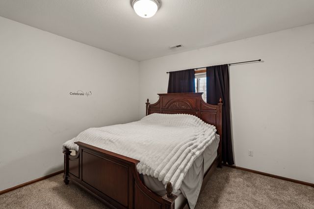 5949 NW 50th Street, Johnston, IA 50131