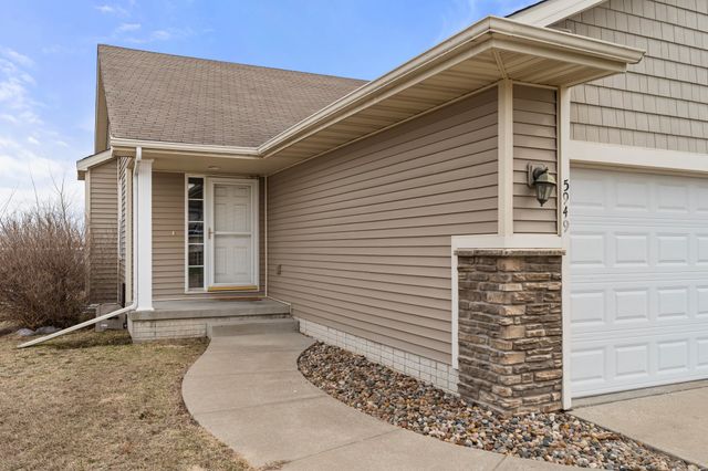 5949 NW 50th Street, Johnston, IA 50131