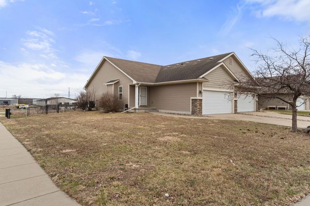5949 NW 50th Street, Johnston, IA 50131