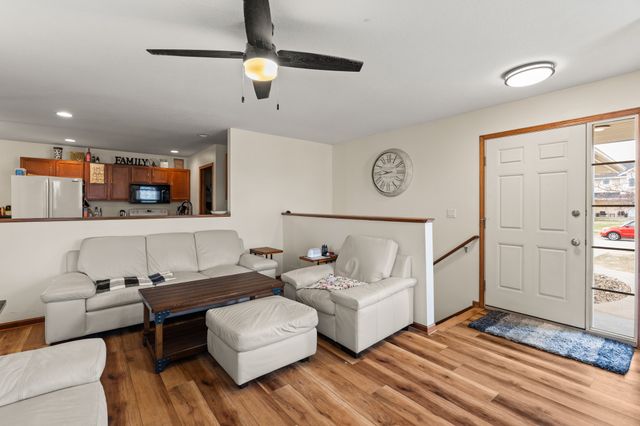 5949 NW 50th Street, Johnston, IA 50131