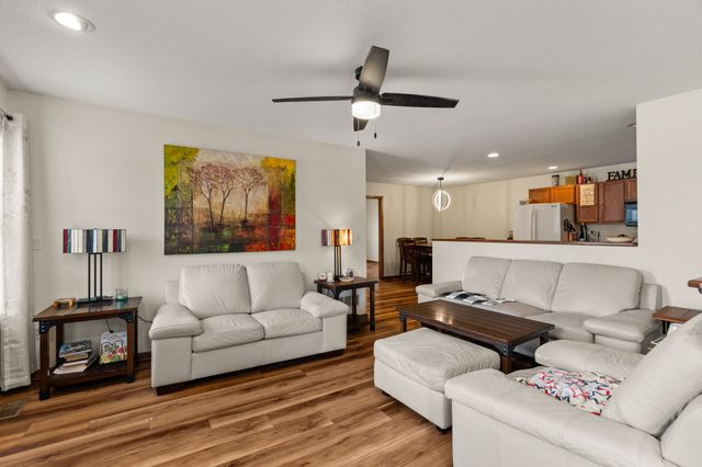 5949 NW 50th Street, Johnston, IA 50131