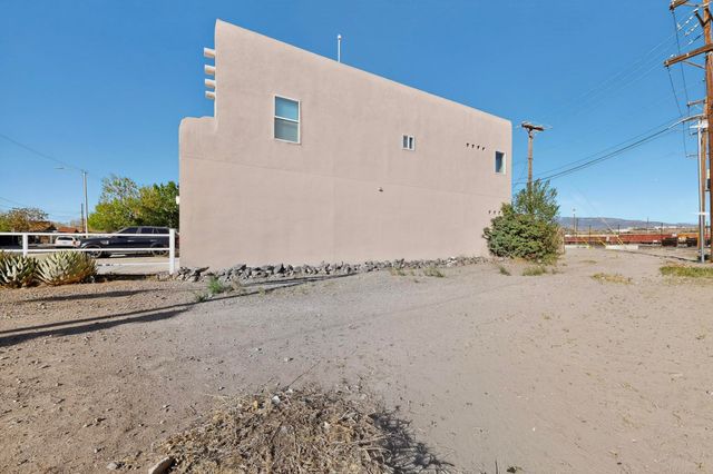 1612 Third Street SW, Albuquerque, NM 87102