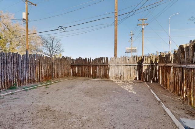 1612 Third Street SW, Albuquerque, NM 87102