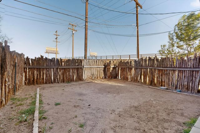 1612 Third Street SW, Albuquerque, NM 87102