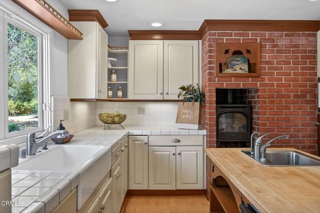 98 Howard Avenue, Oak View, CA 93022