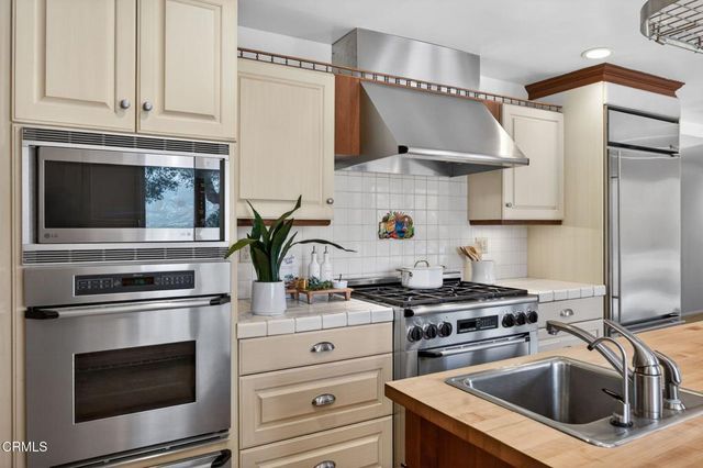 98 Howard Avenue, Oak View, CA 93022