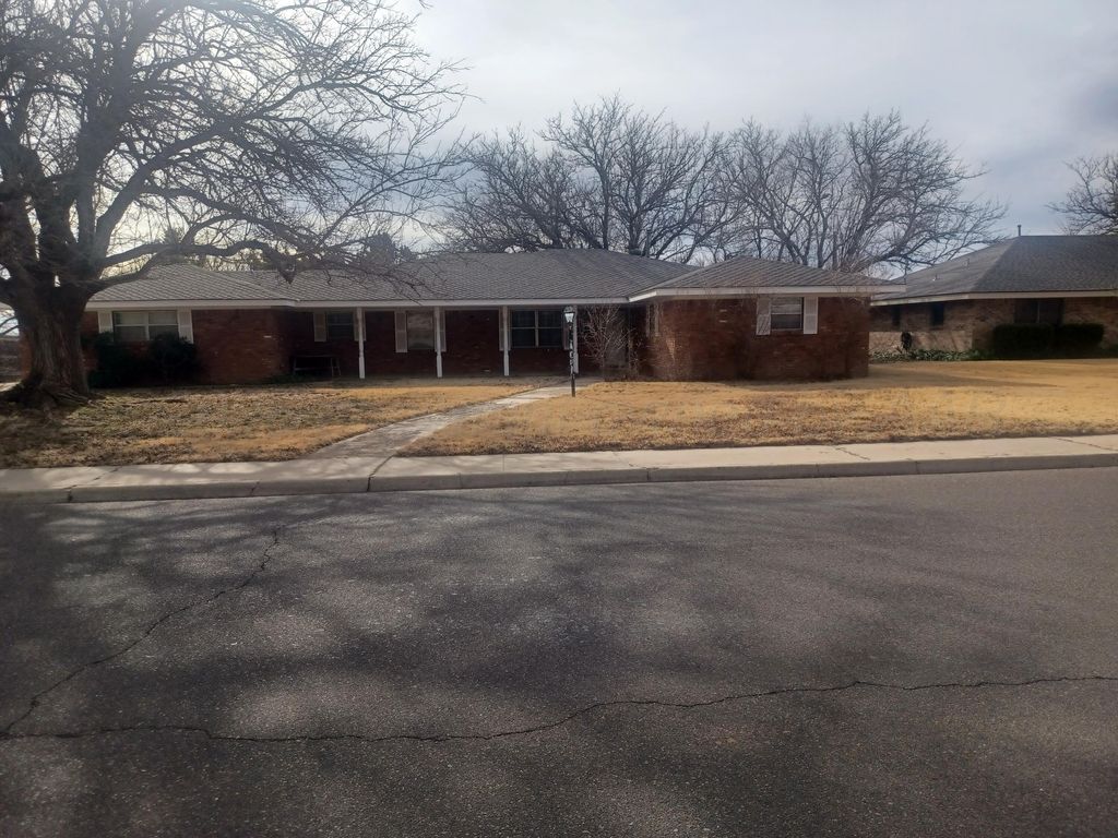 1118 Hillcrest Drive, Canyon, TX 79015