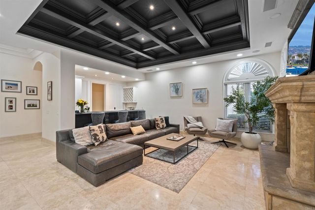 6998 Rancho La Cima, Rancho Santa Fe, CA 92067