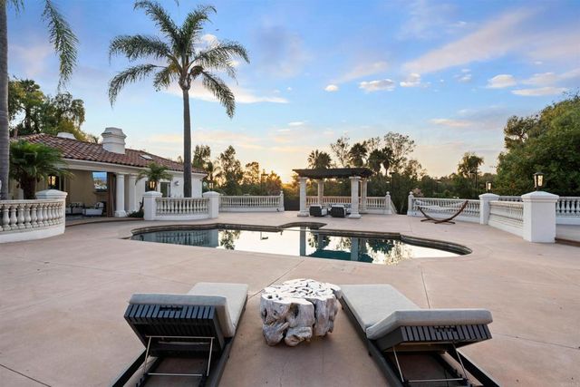 6998 Rancho La Cima, Rancho Santa Fe, CA 92067