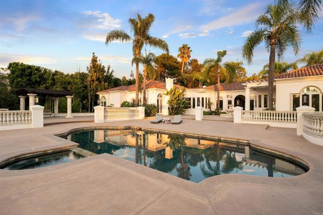 6998 Rancho La Cima, Rancho Santa Fe, CA 92067