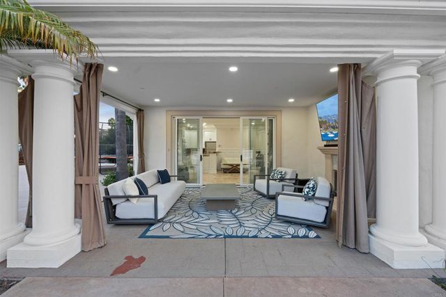 6998 Rancho La Cima, Rancho Santa Fe, CA 92067