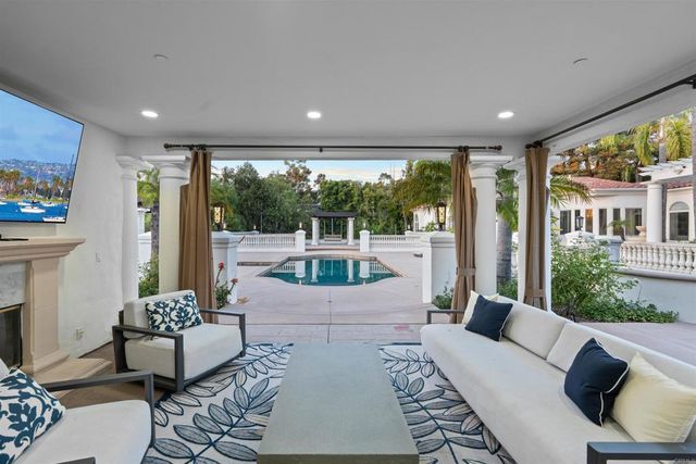 6998 Rancho La Cima, Rancho Santa Fe, CA 92067