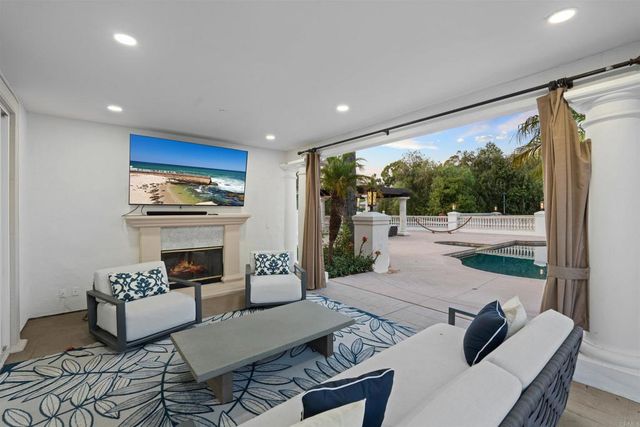 6998 Rancho La Cima, Rancho Santa Fe, CA 92067