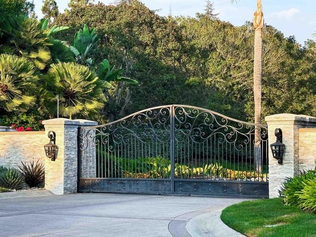 6998 Rancho La Cima, Rancho Santa Fe, CA 92067