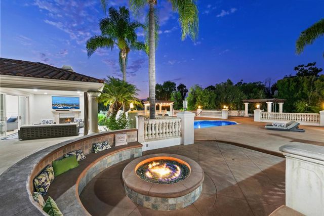 6998 Rancho La Cima, Rancho Santa Fe, CA 92067