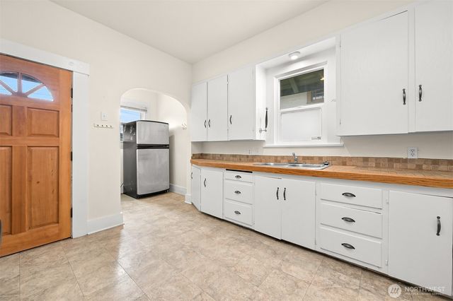 2006 Iron Street, Bellingham, WA 98225