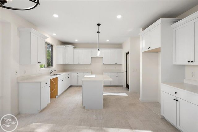 50606 Summit View Drive, Macomb Twp, MI 48044