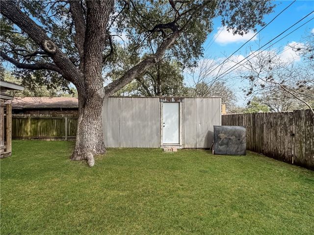 1600 Fairdale St, Alice, TX 78332