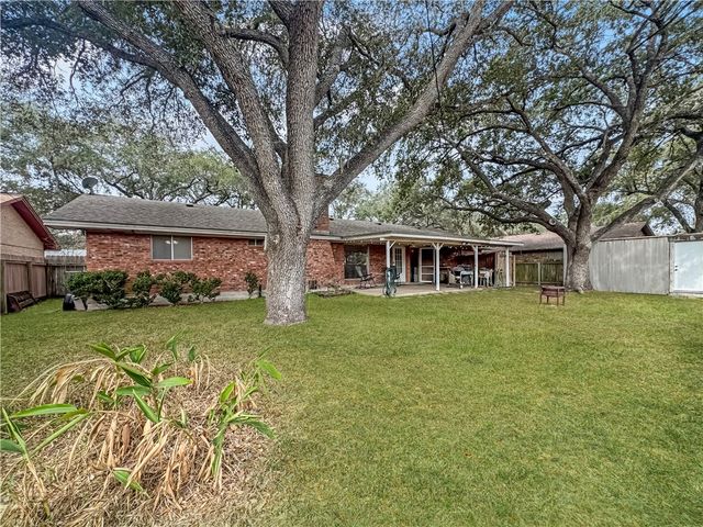 1600 Fairdale St, Alice, TX 78332