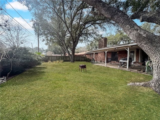 1600 Fairdale St, Alice, TX 78332