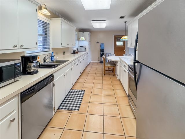 1600 Fairdale St, Alice, TX 78332